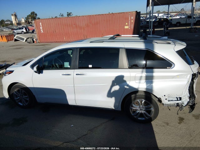 Toyota Sienna Platinum 2023 5TDESKFC4PS084327 Image 15