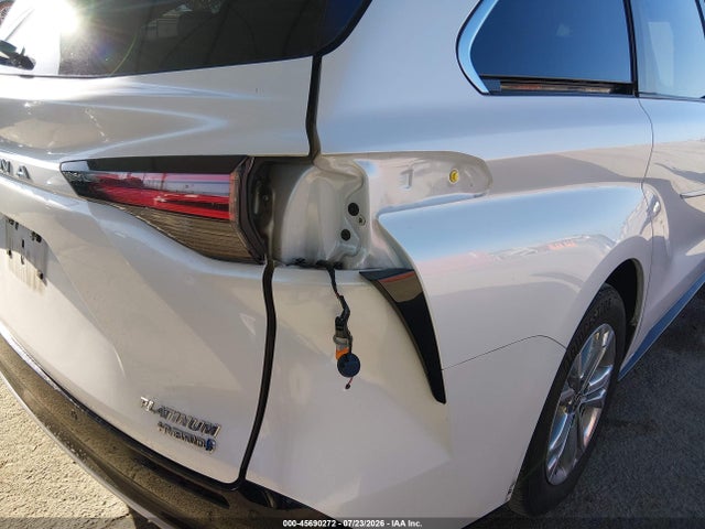 Toyota Sienna Platinum 2023 5TDESKFC4PS084327 Image 18
