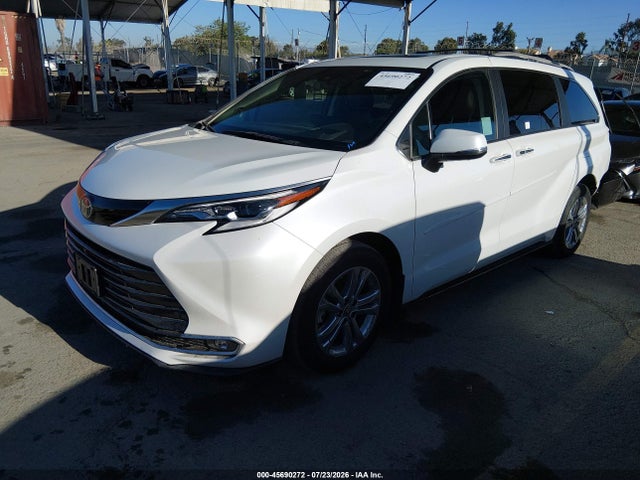 Toyota Sienna Platinum 2023 5TDESKFC4PS084327 Image 2
