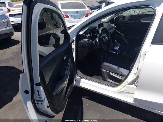 3MYDLBYV6HY161122 Toyota YARIS IA