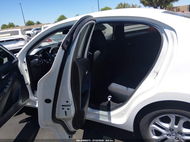3MYDLBYV6HY161122 Toyota YARIS IA