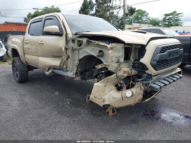 45690351 :رقم المزاد ، 5TFCZ5AN1HX110147 vin ، 2017 Toyota Tacoma Trd Sport مزاد بيع
