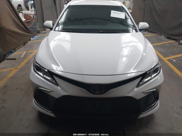 2021 Toyota Camry Le მანქანა იყიდება აუქციონზე, vin: 4T1C11AKXMU590329, აუქციონის ნომერი: 45690417