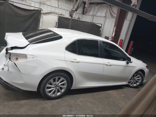 2021 Toyota Camry Le მანქანა იყიდება აუქციონზე, vin: 4T1C11AKXMU590329, აუქციონის ნომერი: 45690417