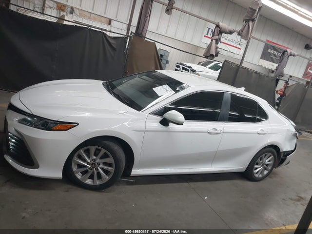 2021 Toyota Camry Le მანქანა იყიდება აუქციონზე, vin: 4T1C11AKXMU590329, აუქციონის ნომერი: 45690417