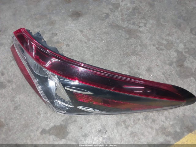 2021 Toyota Camry Le მანქანა იყიდება აუქციონზე, vin: 4T1C11AKXMU590329, აუქციონის ნომერი: 45690417