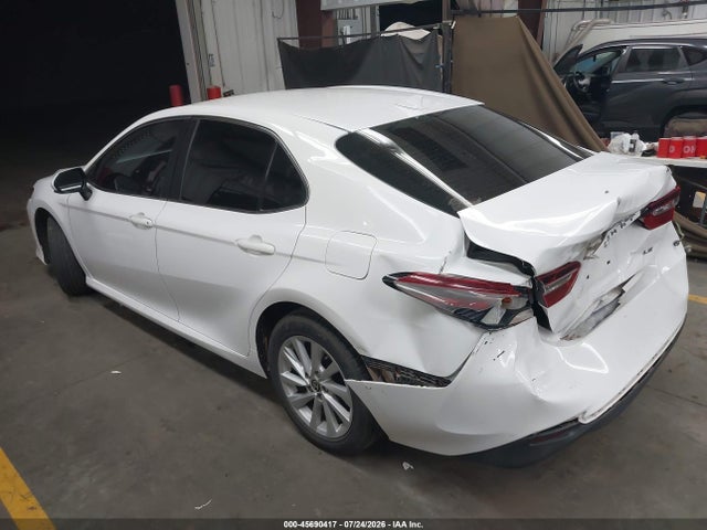 2021 Toyota Camry Le მანქანა იყიდება აუქციონზე, vin: 4T1C11AKXMU590329, აუქციონის ნომერი: 45690417