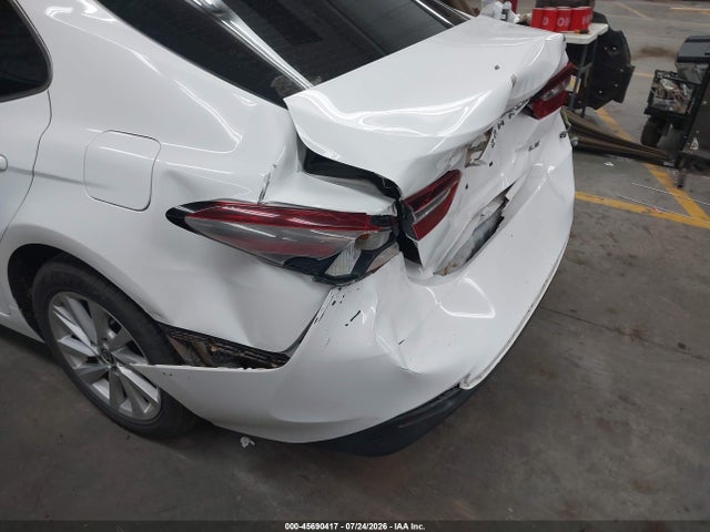 2021 Toyota Camry Le მანქანა იყიდება აუქციონზე, vin: 4T1C11AKXMU590329, აუქციონის ნომერი: 45690417