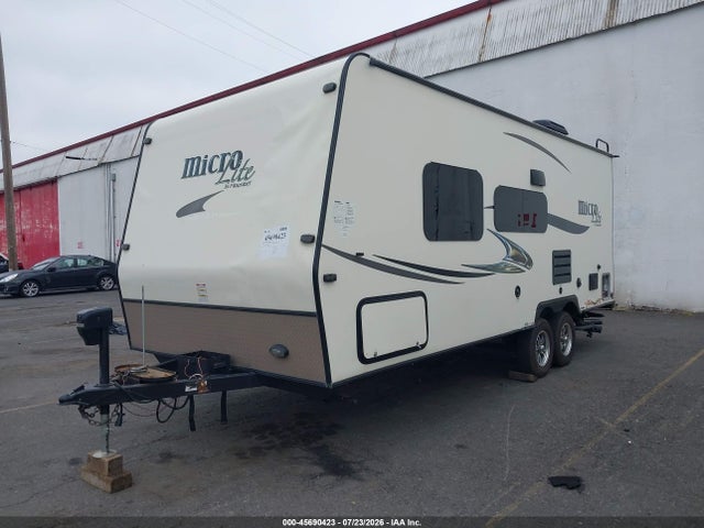 Flagstaff Micro Lite Series 23 2016 4X4TFLY22GD406880 Image 2