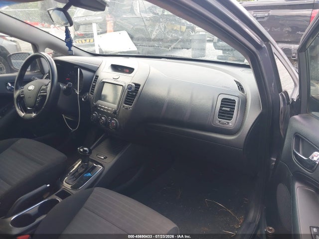 2018 Kia Forte S მანქანა იყიდება აუქციონზე, vin: 3KPFL4A79JE174243, აუქციონის ნომერი: 45690433
