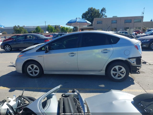 2013 Toyota Prius Three მანქანა იყიდება აუქციონზე, vin: JTDKN3DU5D5692421, აუქციონის ნომერი: 45690577