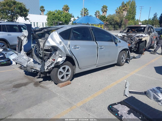 2013 Toyota Prius Three მანქანა იყიდება აუქციონზე, vin: JTDKN3DU5D5692421, აუქციონის ნომერი: 45690577