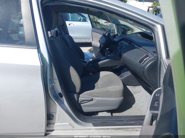 2013 Toyota Prius Three მანქანა იყიდება აუქციონზე, vin: JTDKN3DU5D5692421, აუქციონის ნომერი: 45690577