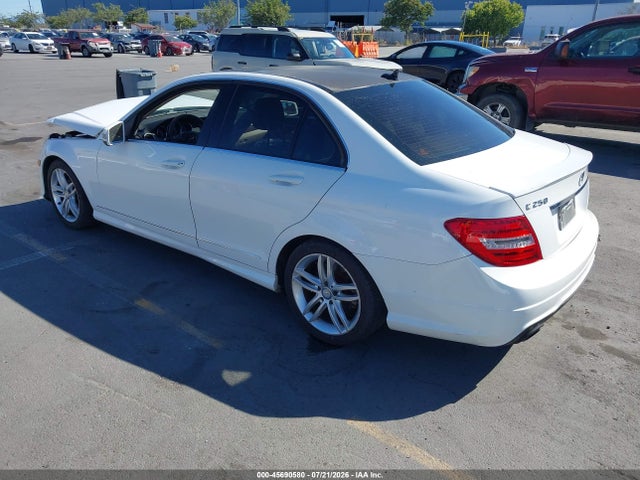 Продажа на аукционе авто 2013 Mercedes-benz C 250 Sport, vin: WDDGF4HB3DR282376, номер лота: 45690580