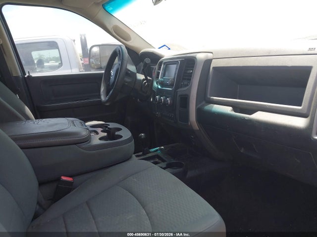 45690631 :رقم المزاد ، 3C63RRGL5FG613203 vin ، 2015 Ram 3500 Tradesman مزاد بيع