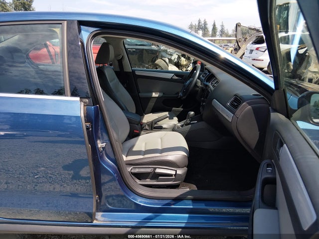 2016 Volkswagen Jetta Hybrid Sel Premium მანქანა იყიდება აუქციონზე, vin: 3VW637AJ6GM234925, აუქციონის ნომერი: 45690661