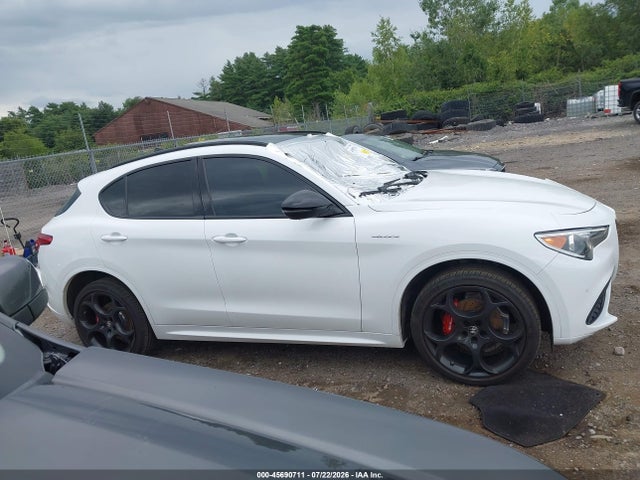 Продаж на аукціоні авто 2023 Alfa Romeo Stelvio Veloce Awd, vin: ZASPAKBN9P7D64636, номер лоту: 45690711