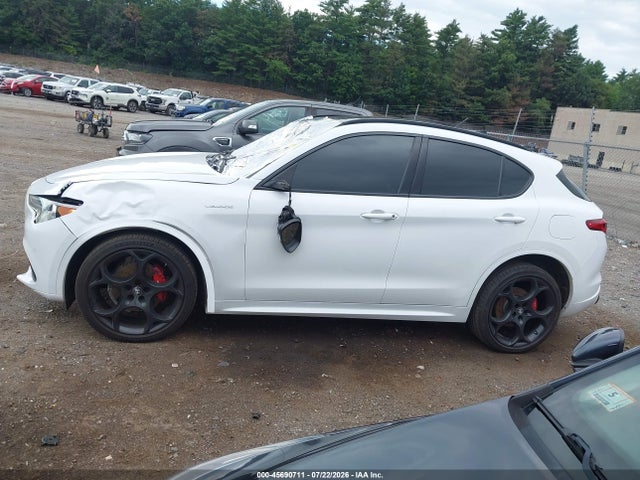 Продаж на аукціоні авто 2023 Alfa Romeo Stelvio Veloce Awd, vin: ZASPAKBN9P7D64636, номер лоту: 45690711