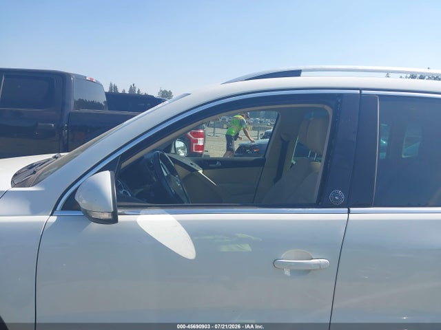 Продажа на аукционе авто 2017 Volkswagen Tiguan 2.0t Wolfsburg Edition, vin: WVGSV7AX8HW503813, номер лота: 45690903