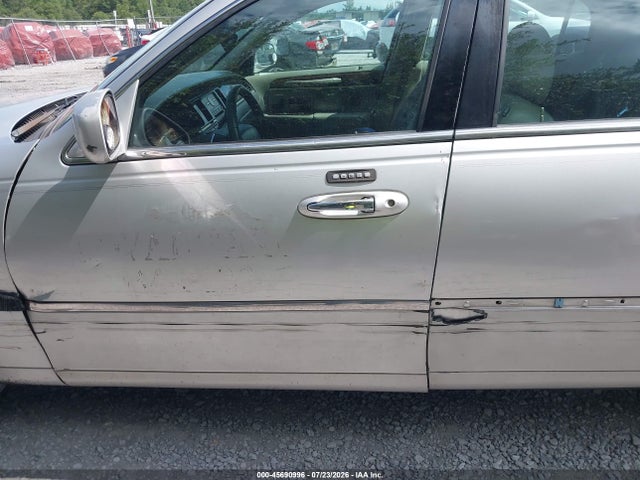 Auction sale of the 2007 Lincoln Town Car Signature, vin: 1LNHM81W17Y633753, lot number: 45690996