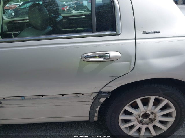 Auction sale of the 2007 Lincoln Town Car Signature, vin: 1LNHM81W17Y633753, lot number: 45690996