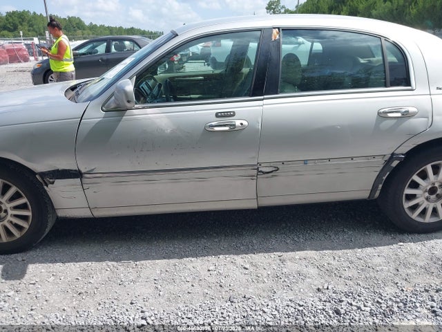 Auction sale of the 2007 Lincoln Town Car Signature, vin: 1LNHM81W17Y633753, lot number: 45690996