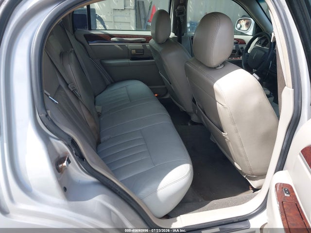 Auction sale of the 2007 Lincoln Town Car Signature, vin: 1LNHM81W17Y633753, lot number: 45690996