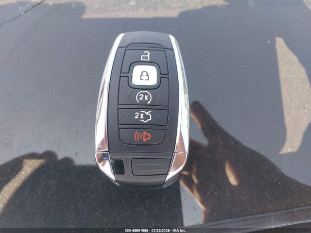 Lincoln Continental Select 2018 1LN6L9SK6J5603524 Image 11