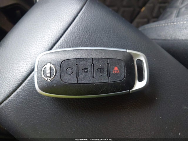 3N8AP6CE9TL313747 Nissan KICKS SV