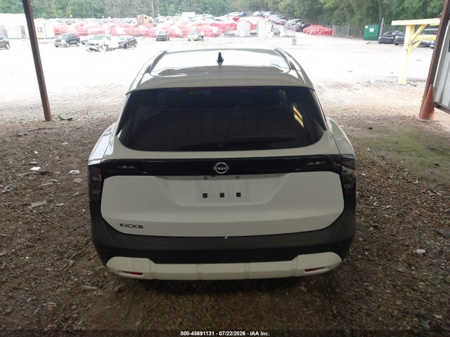 3N8AP6CE9TL313747 Nissan KICKS SV