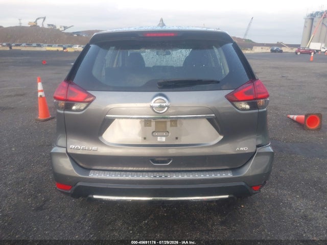 2017 Nissan Rogue S მანქანა იყიდება აუქციონზე, vin: JN8AT2MV5HW001378, აუქციონის ნომერი: 45691176