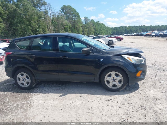 45691211 :رقم المزاد ، 1FMCU0F77HUC31032 vin ، 2017 Ford Escape S مزاد بيع