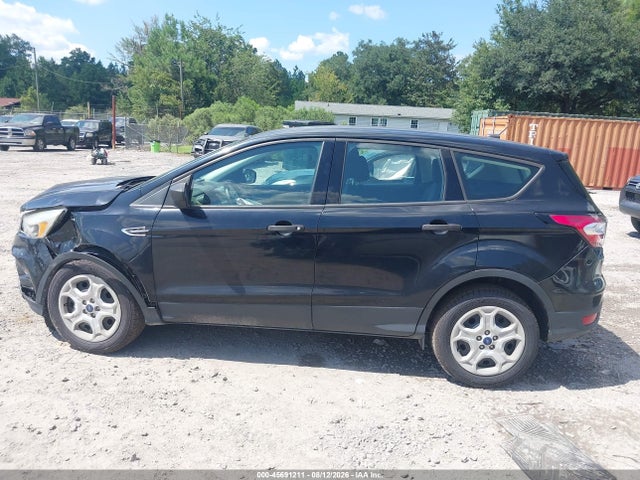 45691211 :رقم المزاد ، 1FMCU0F77HUC31032 vin ، 2017 Ford Escape S مزاد بيع