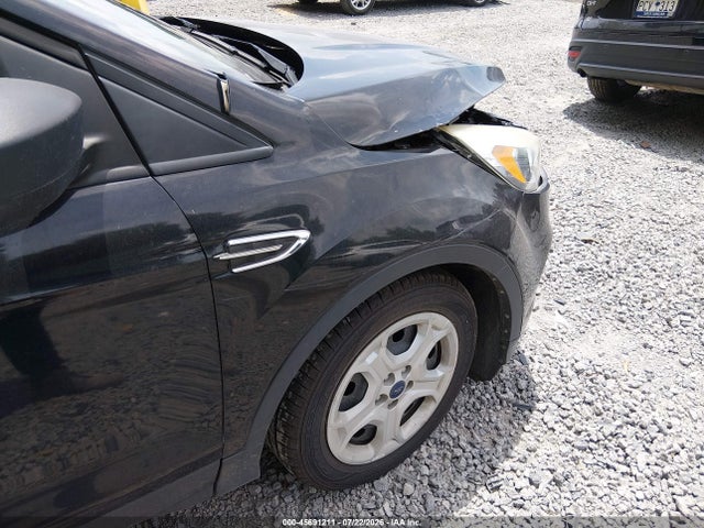45691211 :رقم المزاد ، 1FMCU0F77HUC31032 vin ، 2017 Ford Escape S مزاد بيع