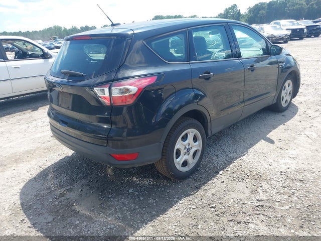 45691211 :رقم المزاد ، 1FMCU0F77HUC31032 vin ، 2017 Ford Escape S مزاد بيع