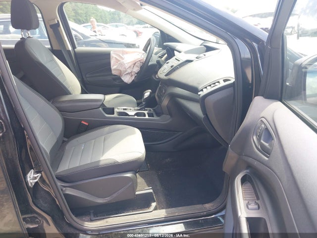 45691211 :رقم المزاد ، 1FMCU0F77HUC31032 vin ، 2017 Ford Escape S مزاد بيع