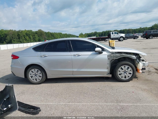Продажа на аукционе авто 2019 Ford Fusion S, vin: 3FA6P0G74KR130428, номер лота: 45691296