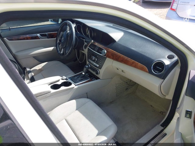 45691522 :رقم المزاد ، WDDGF4HB9CR222469 vin ، 2012 Mercedes-benz C 250 Luxury مزاد بيع