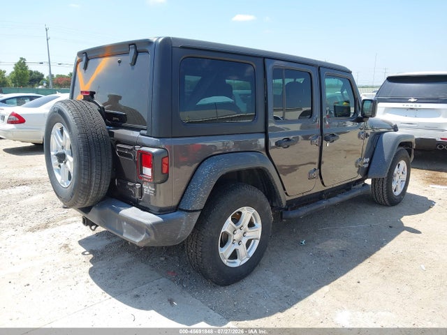 1C4HJXDG2JW117111 Jeep Wrangler Unlimited Sport S 4x4