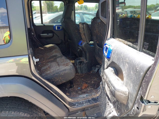 1C4HJXDG2JW117111 Jeep Wrangler Unlimited Sport S 4x4