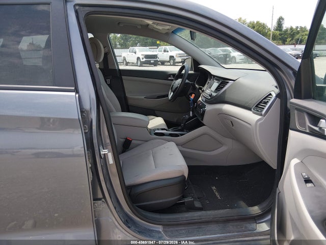 KM8J2CA47JU656297 Hyundai TUCSON SE