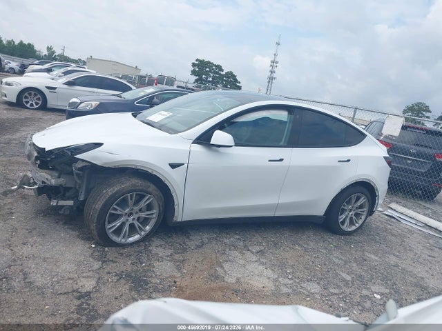 Продаж на аукціоні авто 2022 Tesla Model Y Long Range Dual Motor All-wheel Drive, vin: 7SAYGDEE6NF371251, номер лоту: 45692019