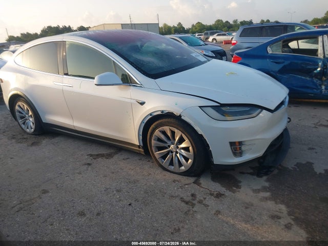 Продажа на аукционе авто 2018 Tesla Model X 100d/75d/p100d, vin: 5YJXCDE24JF111726, номер лота: 45692080