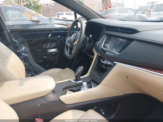 45692135 :رقم المزاد ، 1GYKNDRS0JZ140711 vin ، 2018 Cadillac Xt5 Luxury مزاد بيع