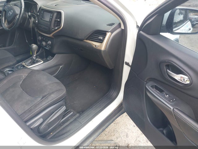 45692364 :رقم المزاد ، 1C4PJLCB5FW770999 vin ، 2015 Jeep Cherokee Latitude مزاد بيع