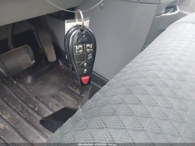 2010 Chrysler Town & Country Touring მანქანა იყიდება აუქციონზე, vin: 2A4RR5D1XAR460460, აუქციონის ნომერი: 45692682