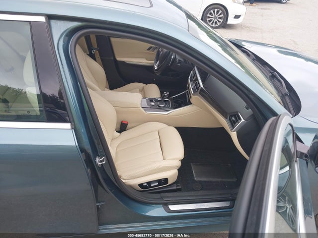 45692770 :رقم المزاد ، 3MW5R7J01L8B32341 vin ، 2020 Bmw 330i Xdrive مزاد بيع