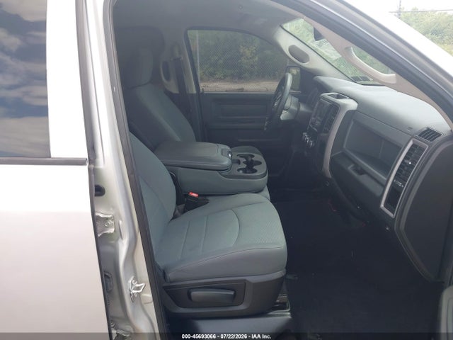 Продажа на аукционе авто 2017 Ram 1500 Express  4x4 6'4 Box, vin: 1C6RR7FT5HS581882, номер лота: 45693066