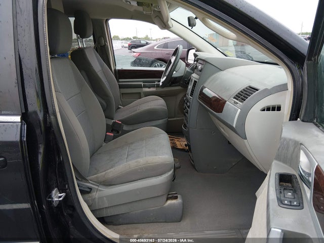 2010 Chrysler Town & Country Touring მანქანა იყიდება აუქციონზე, vin: 2A4RR5D10AR449869, აუქციონის ნომერი: 45693163