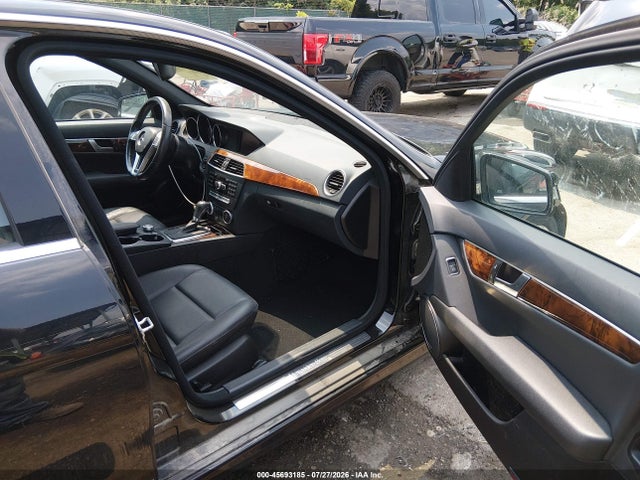 45693185 :رقم المزاد ، WDDGF8AB7DR278316 vin ، 2013 Mercedes-benz C 300 Luxury 4matic/sport 4matic مزاد بيع